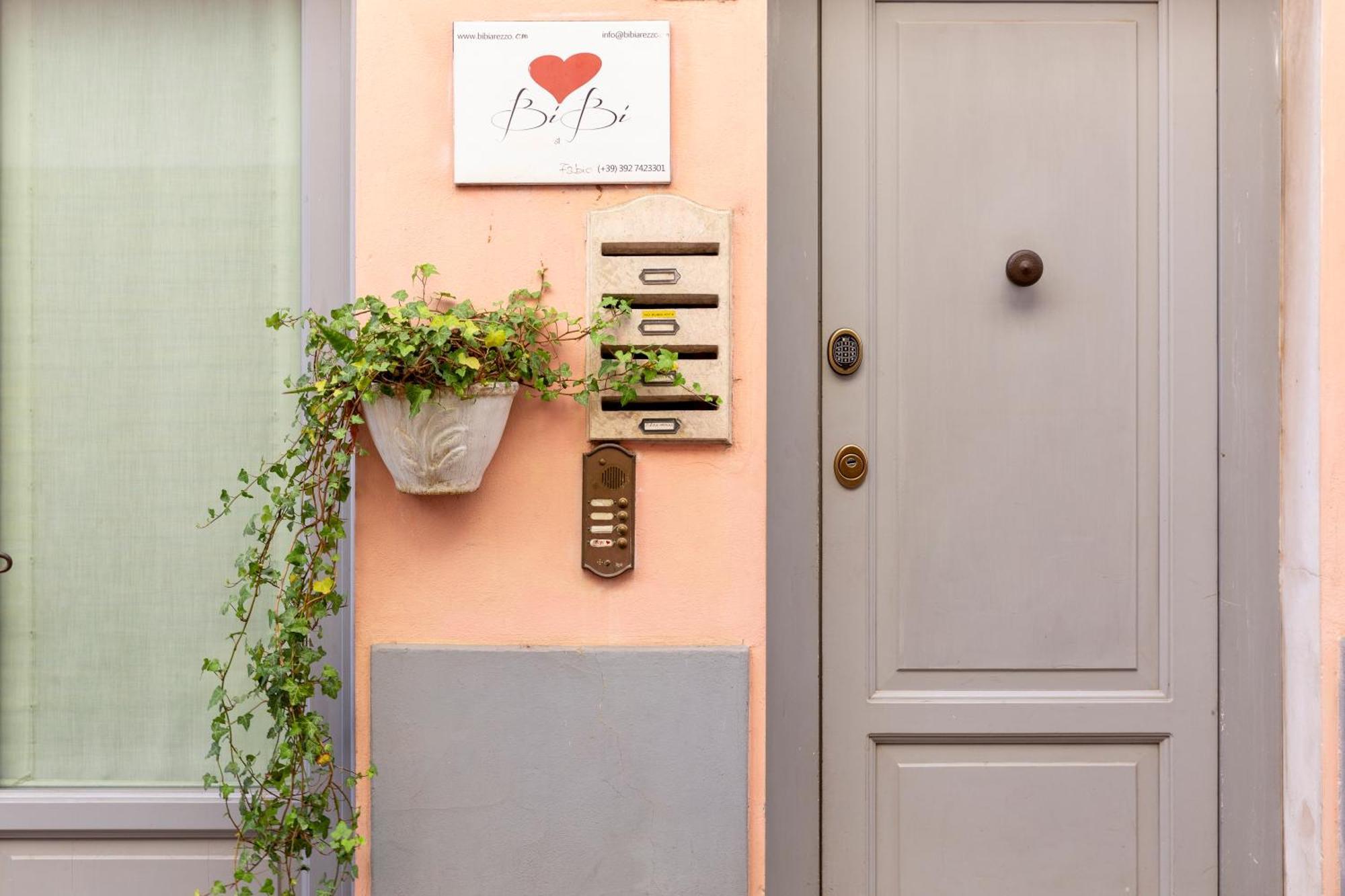 Bibi Boutique Arezzo Living Suite Rosafragola & Verdeconiglio Εξωτερικό φωτογραφία